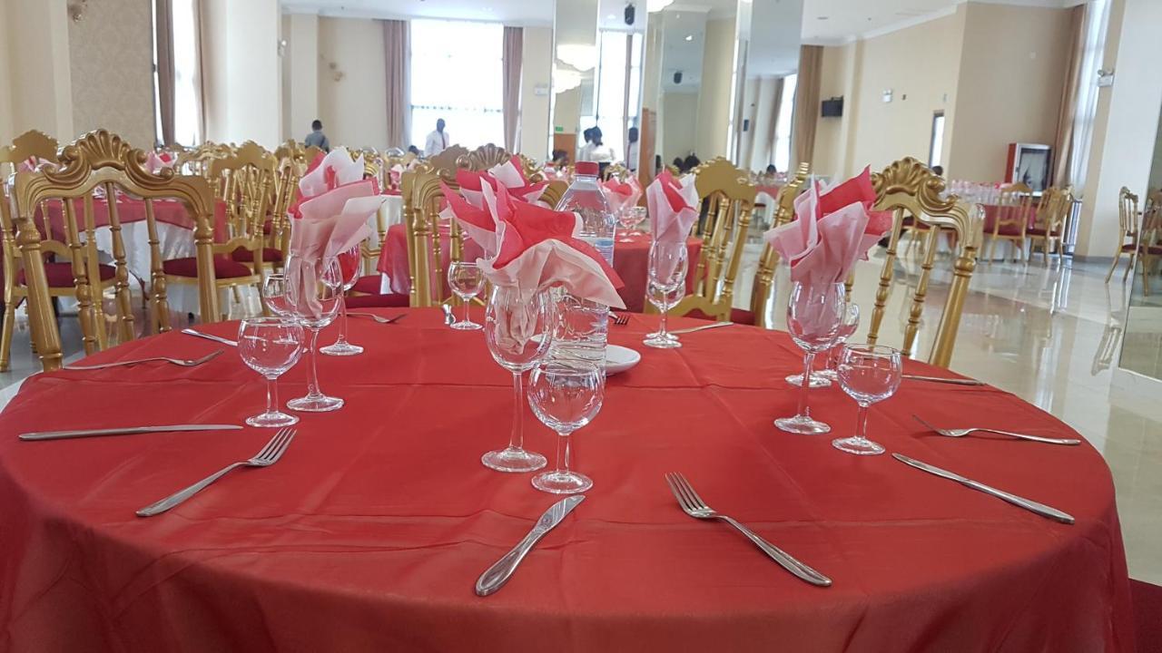 Edmond Hotel Brazzaville Esterno foto